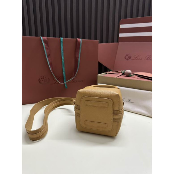 Loro Piana Women's Bale M/i Bucket Bag / Cream-Yellow