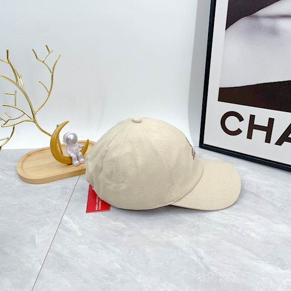 Loro Piana Baseball Cap with Elasticated back Cashmere Storm System in beige and brown