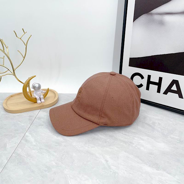 Loro Piana Baseball Cap with Elasticated back Cashmere Storm System in caramel brown and brown