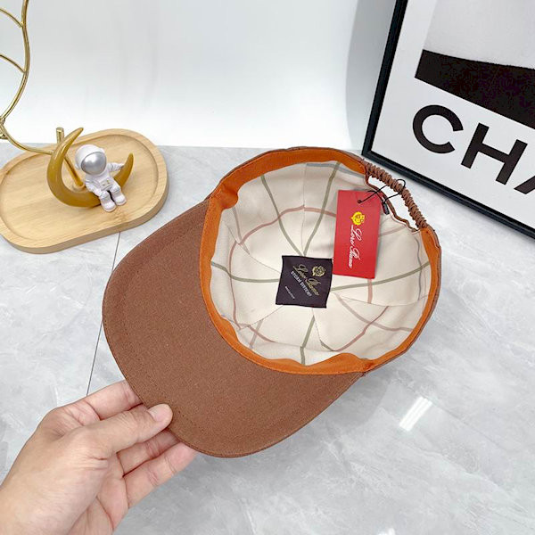 Loro Piana Baseball Cap with Elasticated back Cashmere Storm System in caramel brown and brown