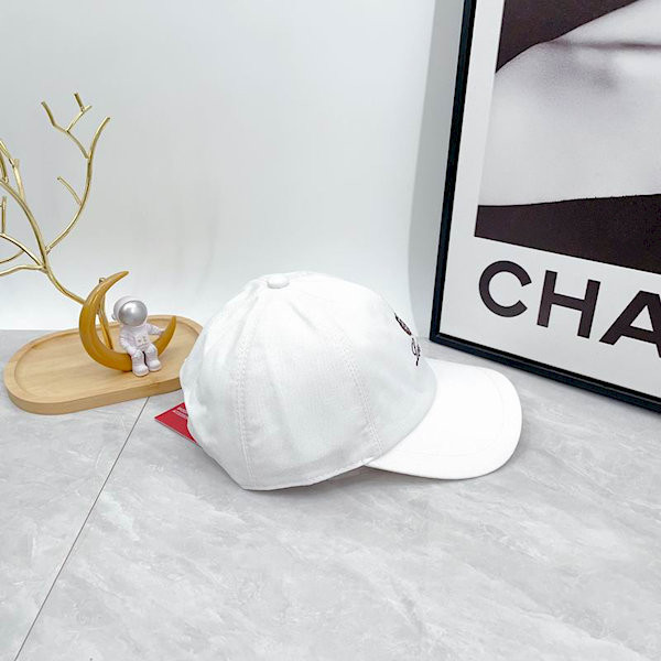 Loro Piana Baseball Cap with Elasticated back Cashmere Storm System in white and brown