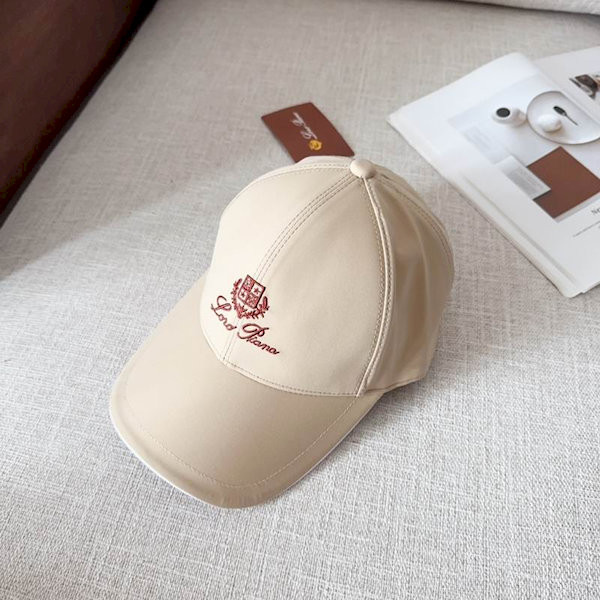 Loro Piana Baseball Cap with Elasticated back Microfibre Storm System in beige and red brown