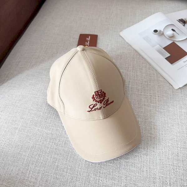 Loro Piana Baseball Cap with Elasticated back Microfibre Storm System in beige and red brown