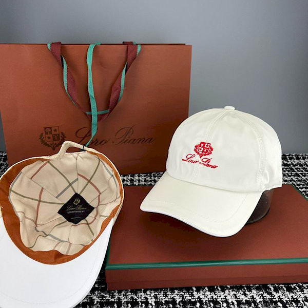 Loro Piana Baseball Cap with Elasticated back Microfibre Storm System in white and red