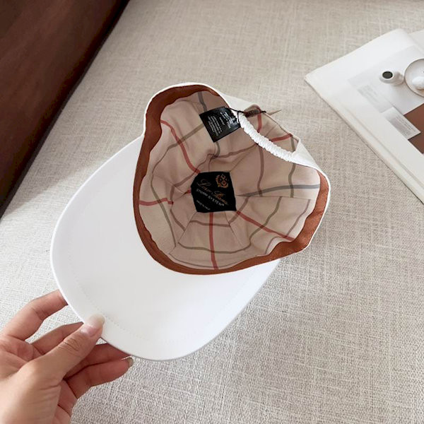Loro Piana Baseball Cap with Elasticated back Microfibre Storm System in white and red brown
