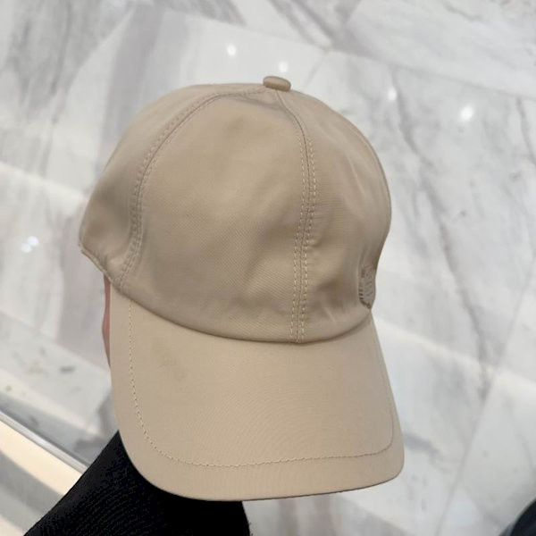 Loro Piana Baseball Cap with Elasticated back Storm System in beige deals