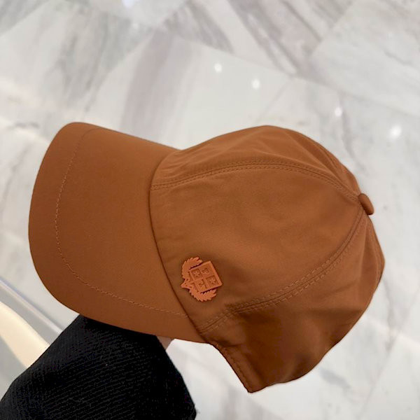 Loro Piana Baseball Cap with Elasticated back Storm System in caramel brown deals