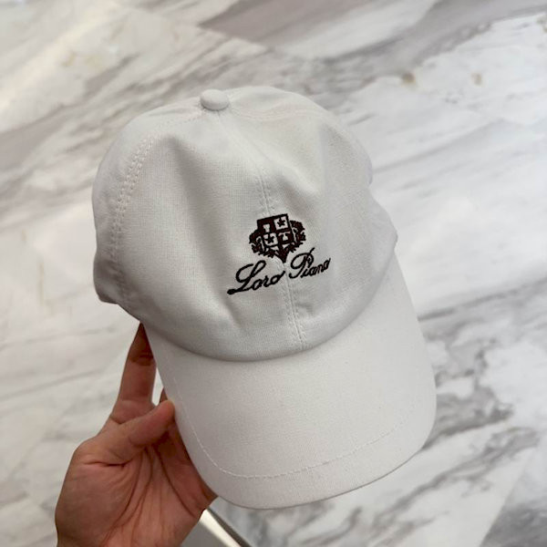 Loro Piana Baseball Cap with Elasticated back Cashmere Storm System in white and dark brown