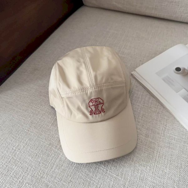 Loro Piana Baseball Cap with Elasticated back with Storm System in beige and red