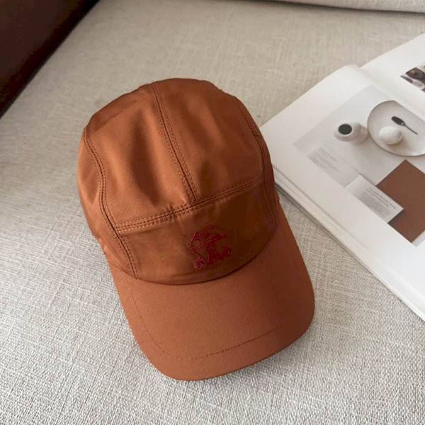 Loro Piana Baseball Cap with Elasticated back with Storm System in caramel brown and red