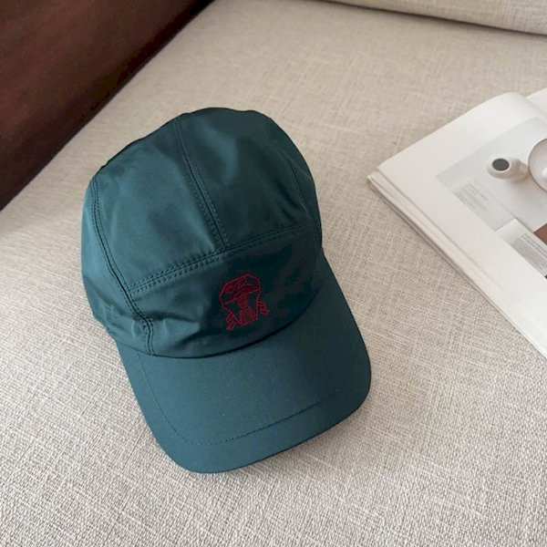 Loro Piana Baseball Cap with Elasticated back with Storm System in dark green and red