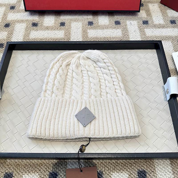 Loro Piana Men's / Women's Cable Knit Cashmere Beanie in beige