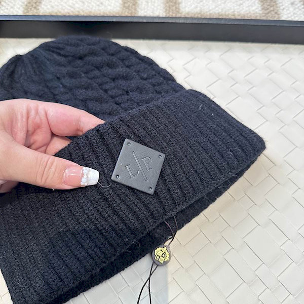 Loro Piana Men's / Women's Cable Knit Cashmere Beanie in black