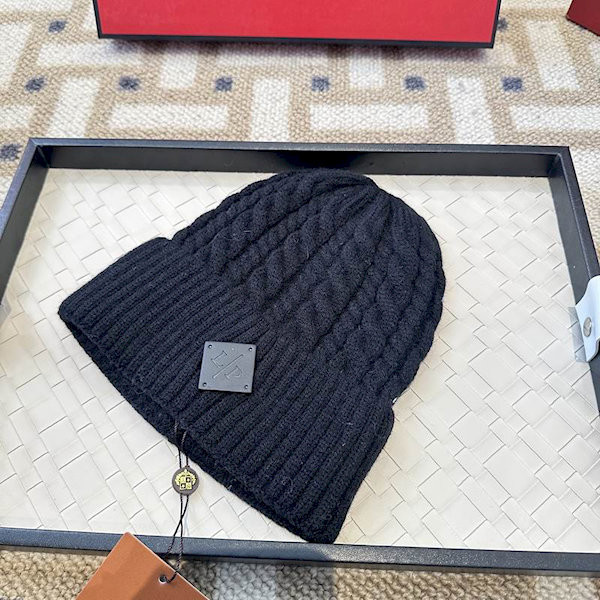 Loro Piana Men's / Women's Cable Knit Cashmere Beanie in black