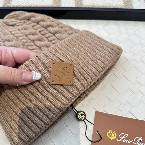Loro Piana Men's / Women's Cable Knit Cashmere Beanie in camel