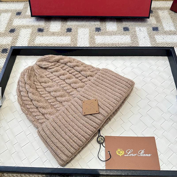 Loro Piana Men's / Women's Cable Knit Cashmere Beanie in camel