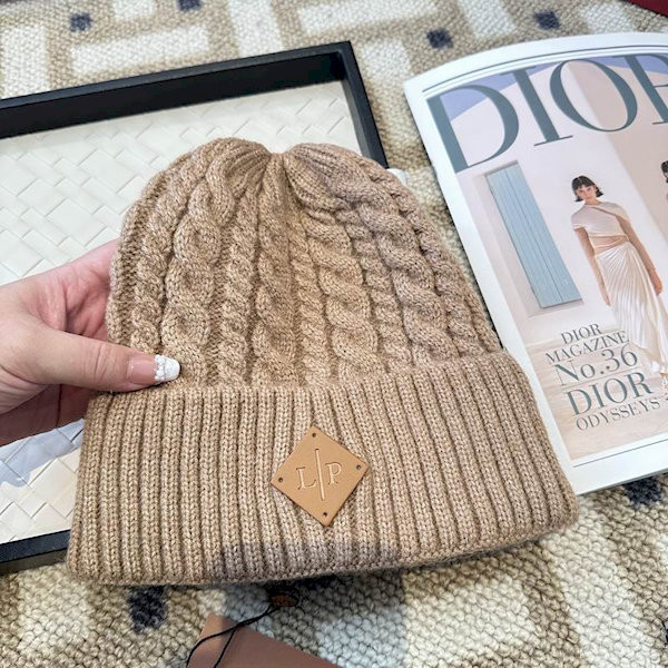 Loro Piana Men's / Women's Cable Knit Cashmere Beanie in camel