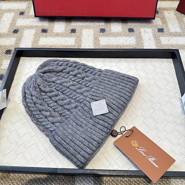 Loro Piana Men's / Women's Cable Knit Cashmere Beanie in gray