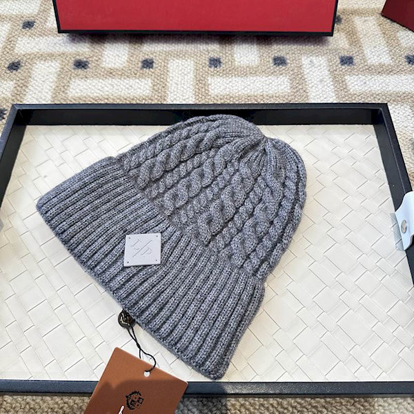 Loro Piana Men's / Women's Cable Knit Cashmere Beanie in gray