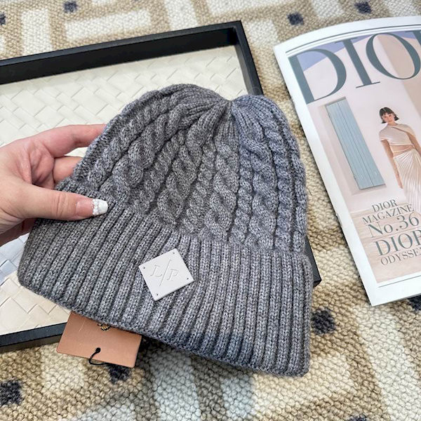 Loro Piana Men's / Women's Cable Knit Cashmere Beanie in gray