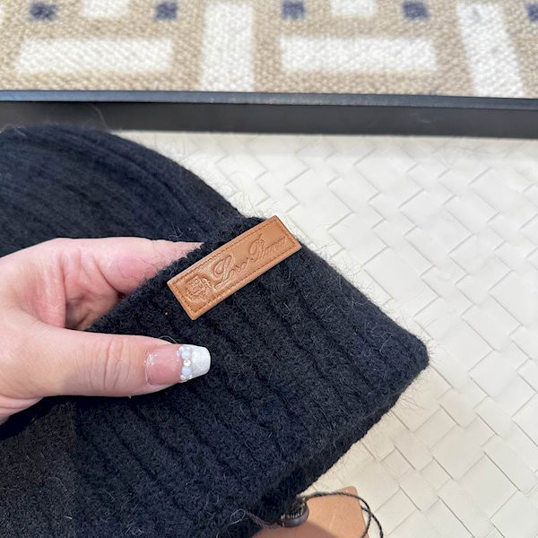 Loro Piana Men's / Women's Cable Knit Cashmere Beanie with Brown Logo Detail in black