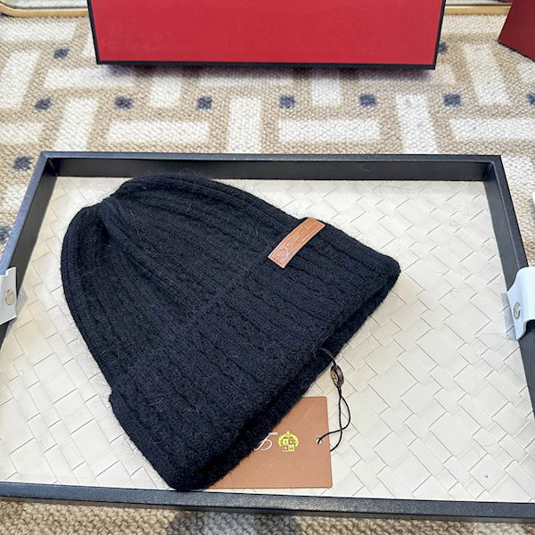 Loro Piana Men's / Women's Cable Knit Cashmere Beanie with Brown Logo Detail in black