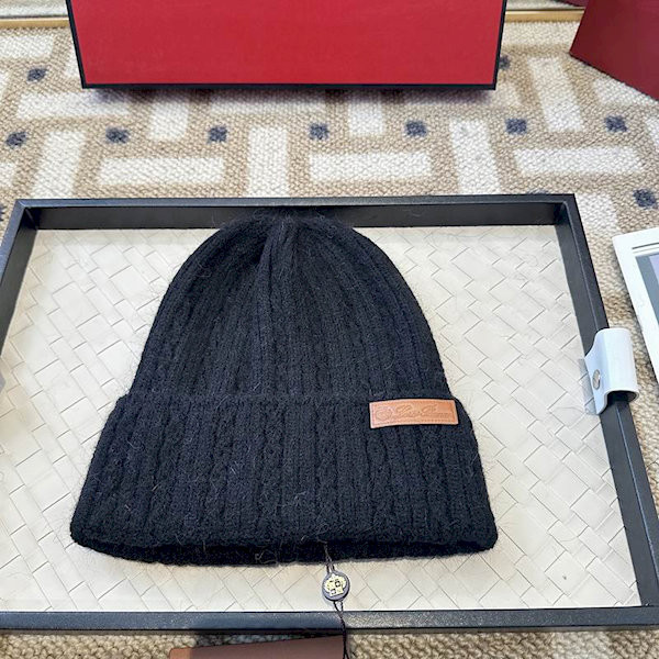 Loro Piana Men's / Women's Cable Knit Cashmere Beanie with Brown Logo Detail in black