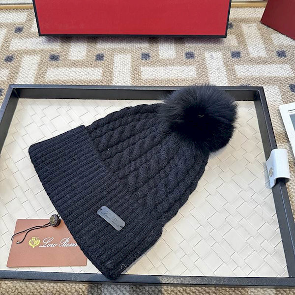 Loro Piana Men's / Women's Cable Knit Cashmere Beanie with Pom-Pom in black