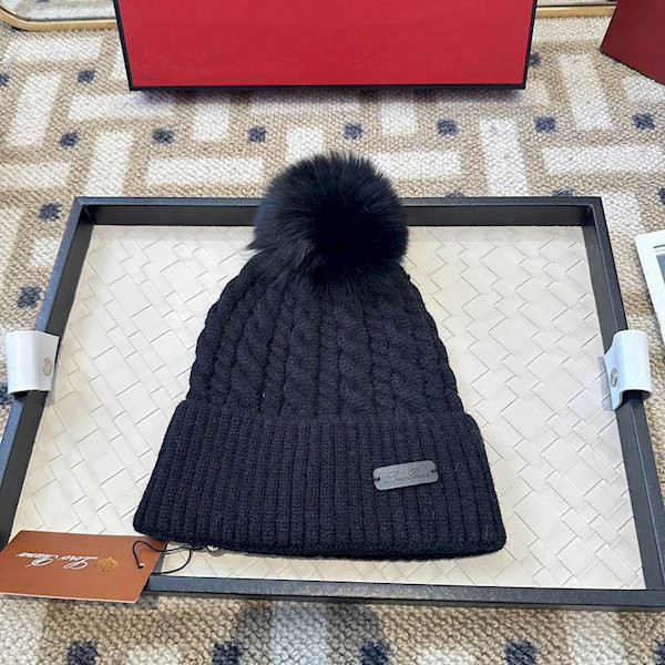 Loro Piana Men's / Women's Cable Knit Cashmere Beanie with Pom-Pom in black