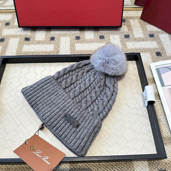Loro Piana Men's / Women's Cable Knit Cashmere Beanie with Pom-Pom in gray