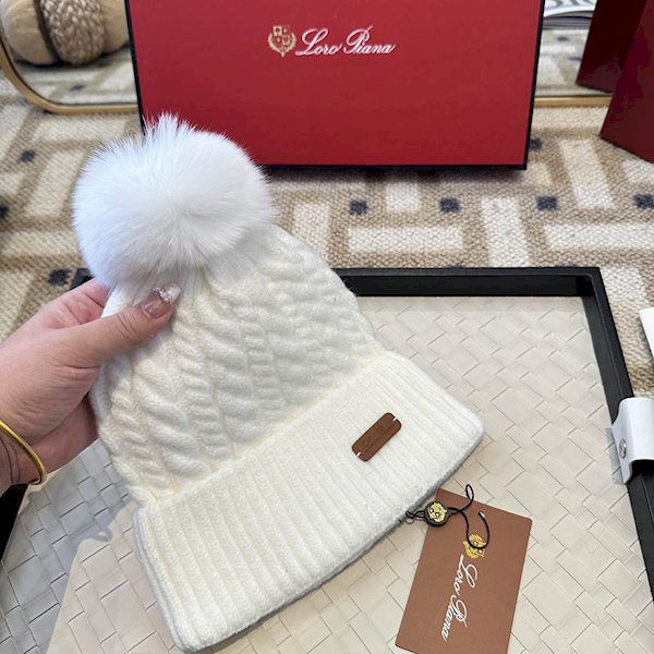 Loro Piana Men's / Women's Cable Knit Cashmere Beanie with Pom-Pom in white