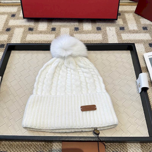 Loro Piana Men's / Women's Cable Knit Cashmere Beanie with Pom-Pom in white