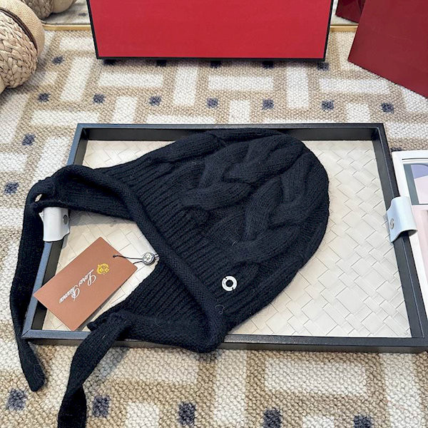 Loro Piana Men's / Women's Cuffed Wool Beanie in black