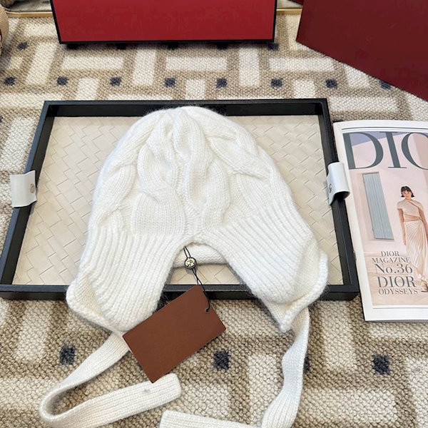 Loro Piana Men's / Women's Cuffed Wool Beanie in white