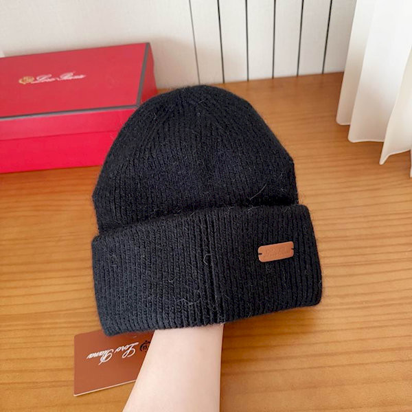 Loro Piana Men's / Women's Fine Rib Knit Blend Beanie with Logo Tag in black
