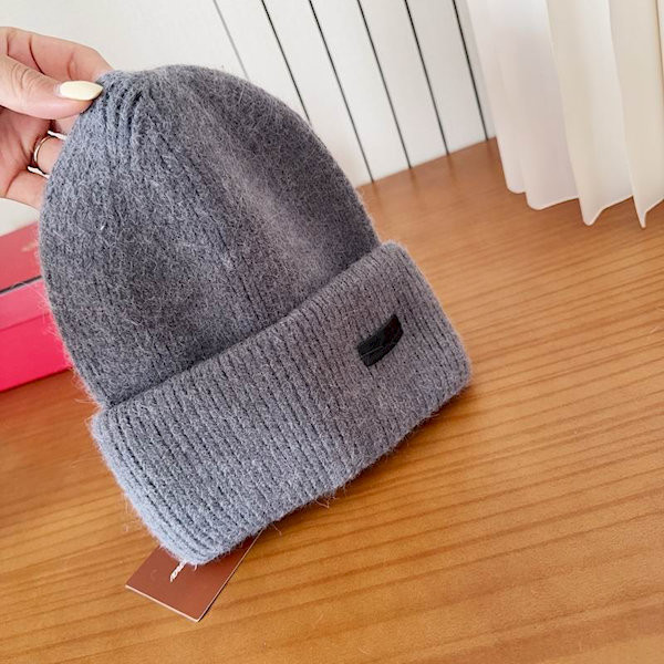 Loro Piana Men's / Women's Fine Rib Knit Blend Beanie with Logo Tag in gray