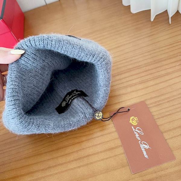 Loro Piana Men's / Women's Fine Rib Knit Blend Beanie with Logo Tag in gray