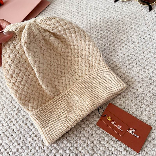 Loro Piana Men's / Women's Jungfrau Baby Cashmere Beanie in beige
