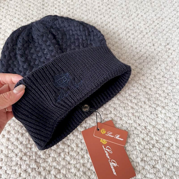 Loro Piana Men's / Women's Jungfrau Baby Cashmere Beanie in black
