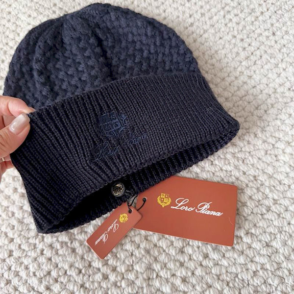Loro Piana Men's / Women's Jungfrau Baby Cashmere Beanie in black