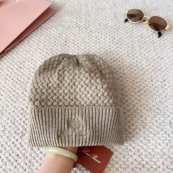 Loro Piana Men's / Women's Jungfrau Baby Cashmere Beanie in dark beige
