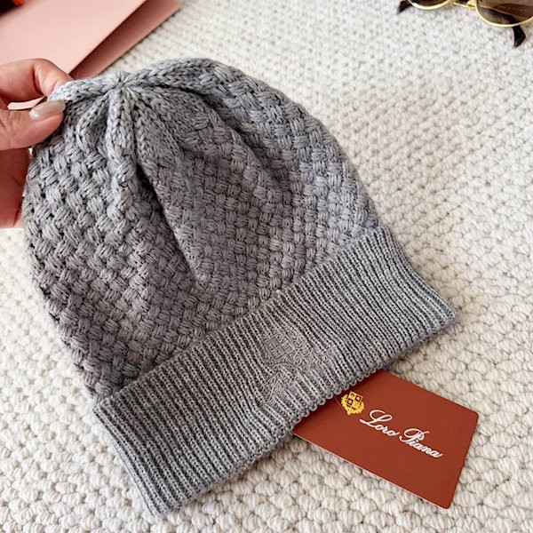 Loro Piana Men's / Women's Jungfrau Baby Cashmere Beanie in gray