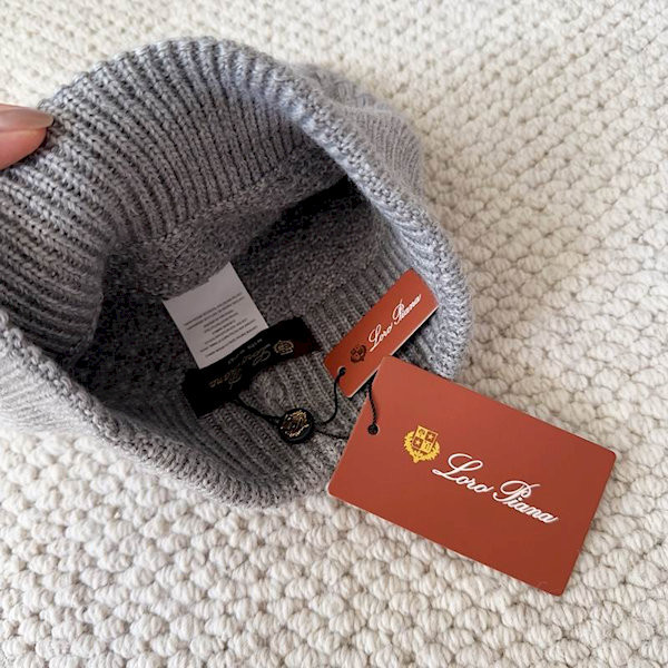 Loro Piana Men's / Women's Jungfrau Baby Cashmere Beanie in gray