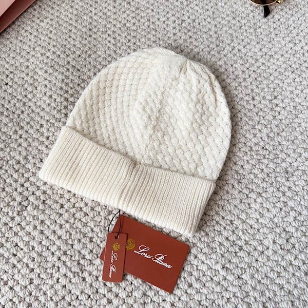 Loro Piana Men's / Women's Jungfrau Baby Cashmere Beanie in white
