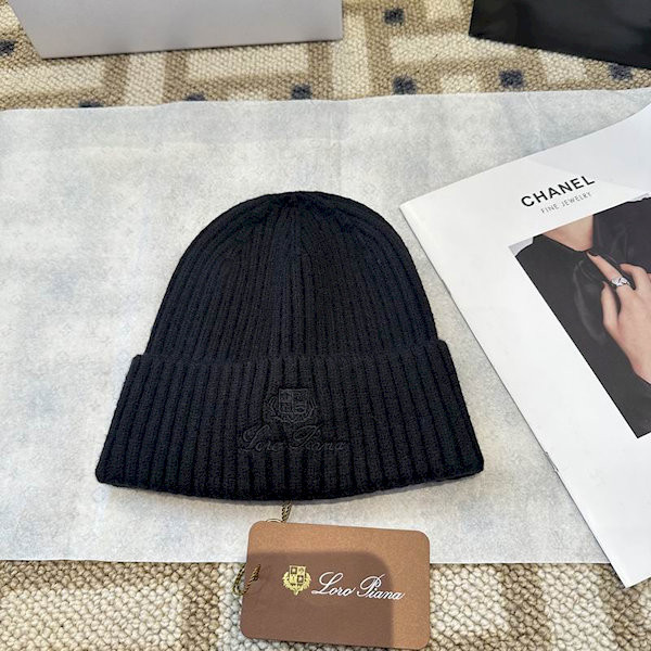 Loro Piana Men's / Women's Ribbed Knit Beanie in black