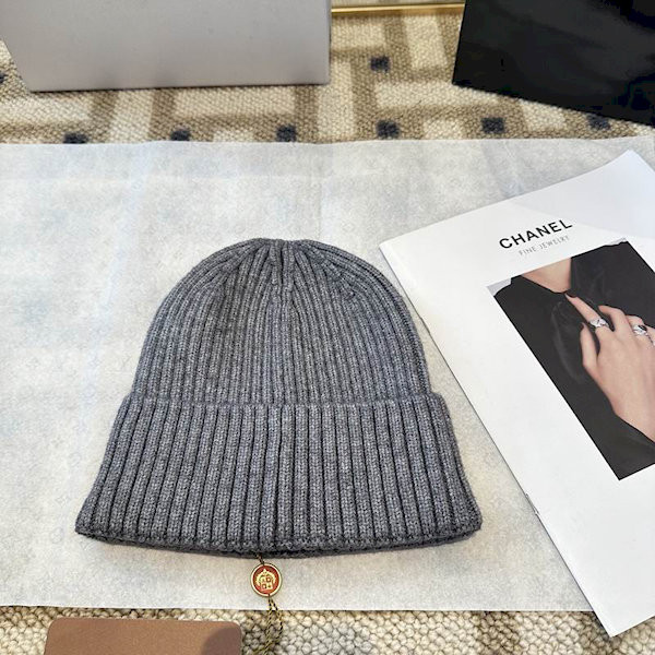 Loro Piana Men's / Women's Ribbed Knit Beanie in gray