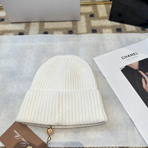 Loro Piana Men's / Women's Ribbed Knit Beanie in white