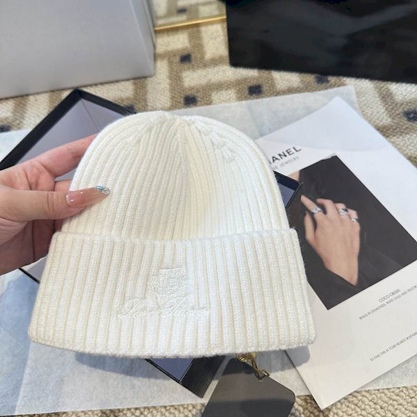 Loro Piana Men's / Women's Ribbed Knit Beanie in white