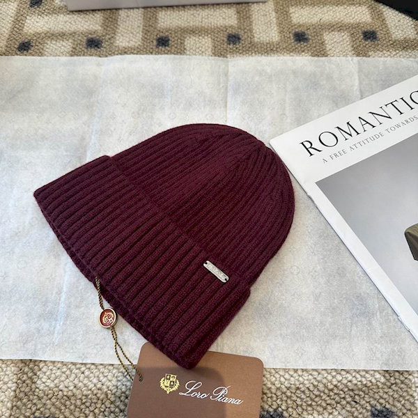 Loro Piana Men's / Women's Ribbed Cashmere Beanie in burgundy