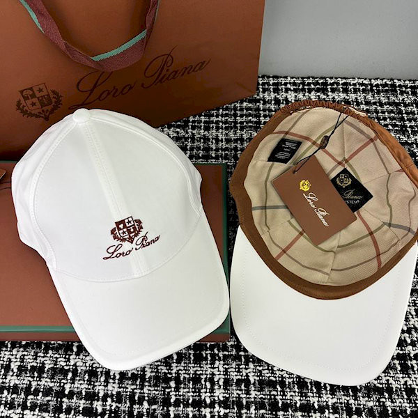 Loro Piana cotton Baseball Cap with Elasticated back in white and red brown